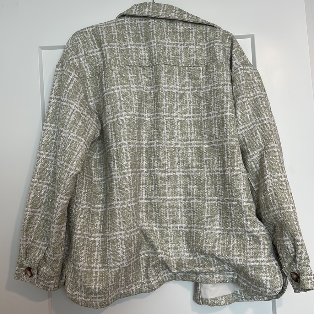 Shacket - Picture 6 of 6